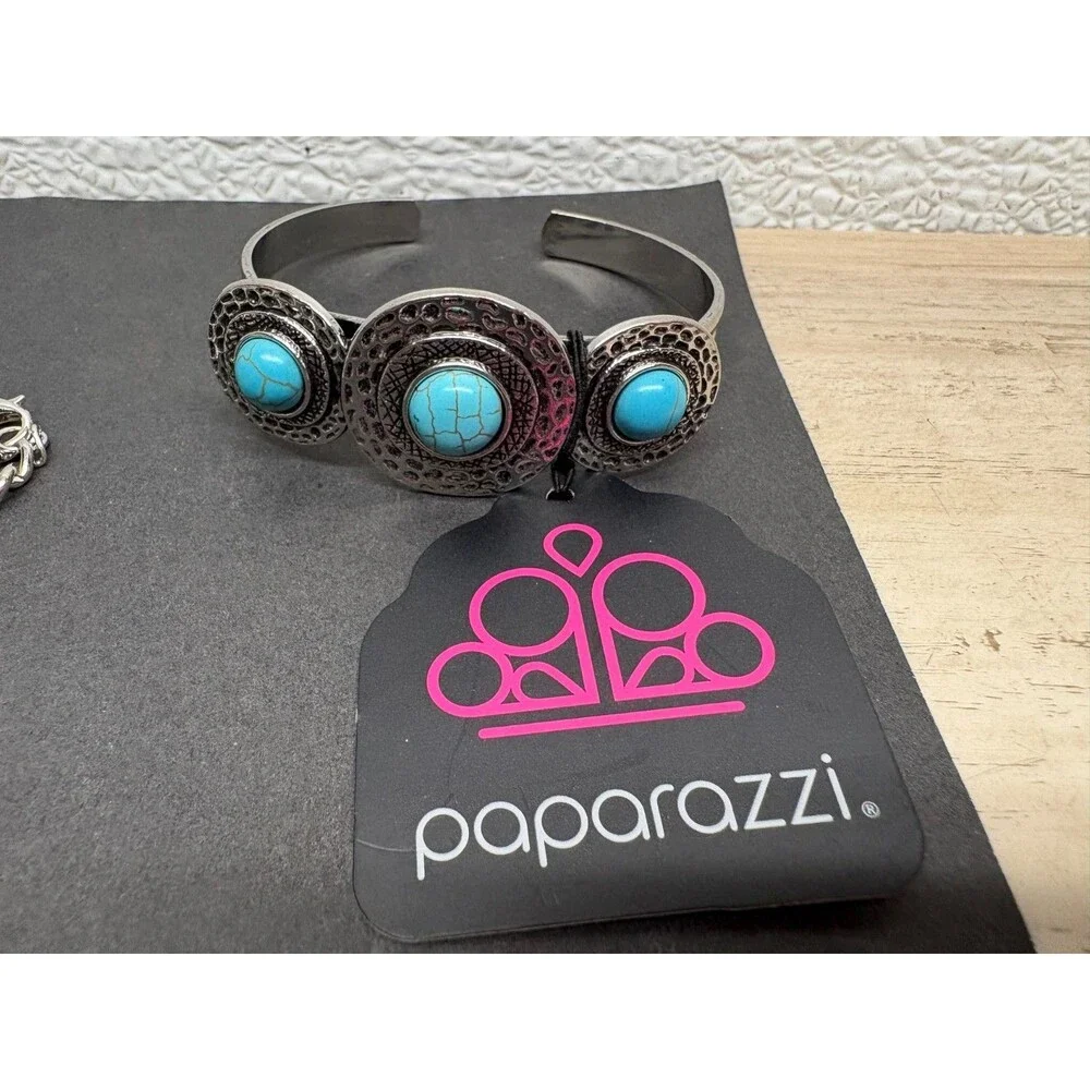 Paparazzi Jewery Set   Bracelet Earings Necklace Silver Tone With Blue Turquise